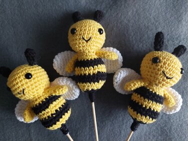 Häkelanleitung Bienchen Blumenstecker!