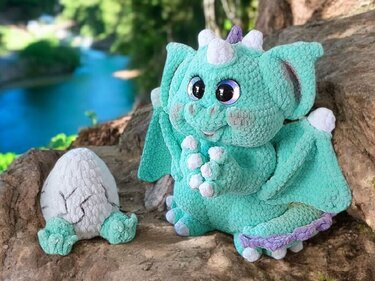 Crochet pattern Dana the dragon mom