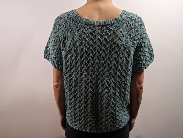 Strickanleitung Lässiges Lochmuster Shirt