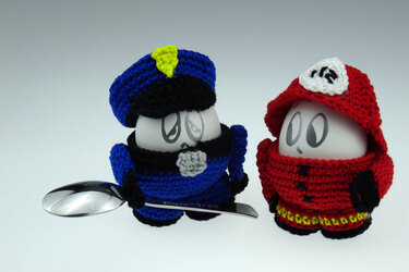 Eierwärmer Feuerwehrmann und Polizist Häkelanleitung Amigurumi