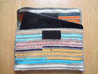 Häkelanleitung Tabletthülle aus Wollresten