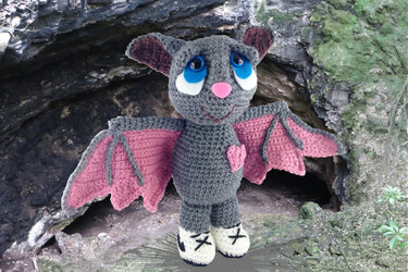 Shadow die kleine Fledermaus Häkelanleitung Amigurumi