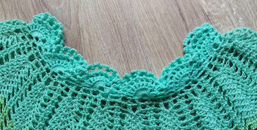 gehäkelter Muschelsaum mit offenem Netzmuster in Mintgrün