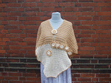 Poncho, Überwurf, Häkelumhang mit Häkelblumen, LFMC004, Magic Crochet, one size, Häkelanleitung, Tragevarianten siehe Bilder