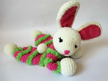 Häkelanleitung: Kuschelhase Hoppel