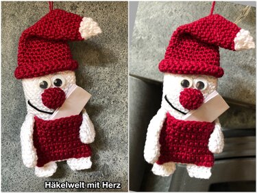 Gehäkelte weiße Figur mit roter Zipfelmütze, roter Nase, Wackelaugen und roter Schürze