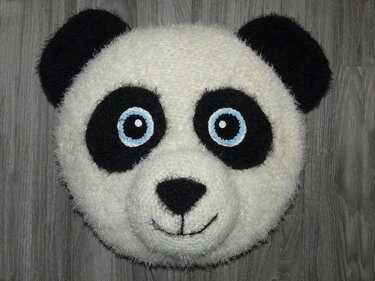 Häkelanleitung flauschiges Panda Kissen