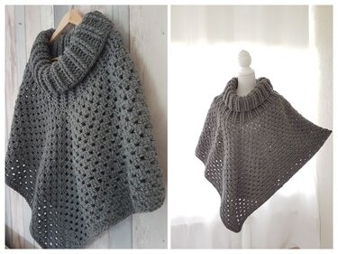 Gehäkelter grauer Poncho mit Rollkragen, zwei Ansichten (hängend und auf Büste)