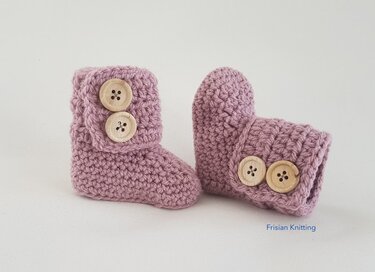 Crochet pattern baby booties