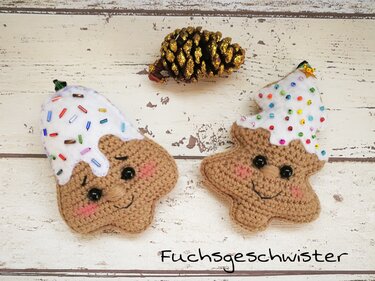 Tannenbäumchen und Glöckchen als Anhänger häkeln