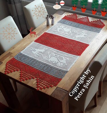 Weihnachtlicher Tischläufer von Maschengefluester - Häkeln