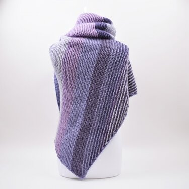 Asymmetric shawl with stripes - Knitting