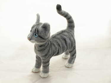 young cat (no sewing) - crochet pattern by NiggyArts