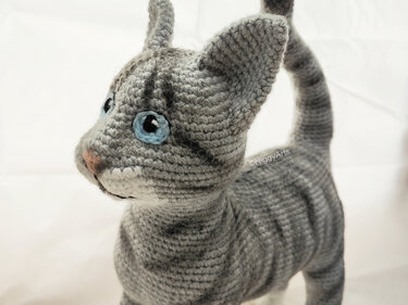 young cat (no sewing) - crochet pattern by NiggyArts