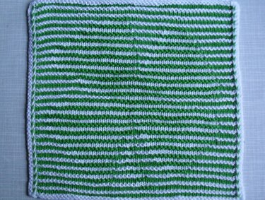 Spültuch Kleeblatt in Schattenstricktechnik mit dem besonderen Rand - Stricken