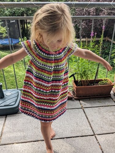 Kinderkleid bunt * 3 Größen * Häkelanleitung