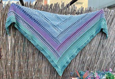 Crochet Pattern Triangular Scarf "Valeria"