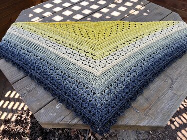 Mad Clematis - Häkelanleitung schickes Dreieckstuch