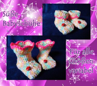 Gehäkelte Babyschuhe in Pastellfarben mit rosa Wellenrand und Marienkäferknöpfen, Nahaufnahme.