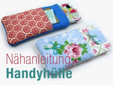 Zwei genähte Handytaschen aus gemusterten Stoffen, eine mit Kartenfach und eine mit Klappe