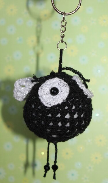 Häkelanleitung Schlüsselanhänger Fliege