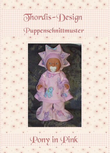 Babypuppe in rosa Kleid, Rüschenhose und sternförmiger Mütze mit Pony-Applikationen
