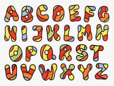 Großbuchstaben-Alphabet A–Z in buntem Mosaik mit schwarzer Kontur auf hellem Hintergrund