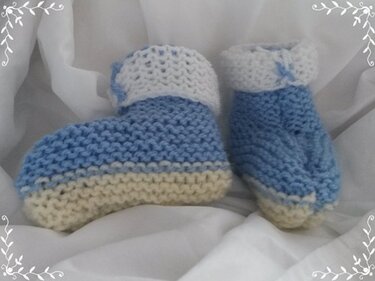 Strickanleitung Babyschuhe blau weiß- auch für Anfänger