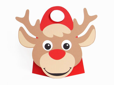 Rentier-Geschenkverpackung aus Papier mit roter Nase und Griffloch