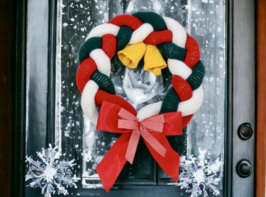 Door Wreath Christmas, Something Different - Crochet Pattern