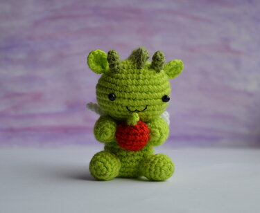 Dragon amigurumi crochet pattern. DIY handmade toy.