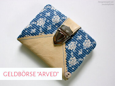 Portemonnaie aus blauem Blumenstoff mit Lederoptik-Besatz, Zierstich und Metallverschluss