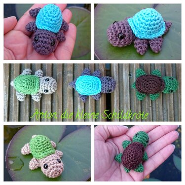 Mehrere bunte gehäkelte Schildkröten‑Amigurumi in Nahaufnahme auf Blättern und in der Hand