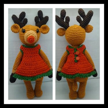 Amigurumi Rentier in orange-grünem Kleid, Vorder- und Rückansicht