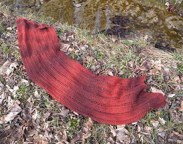Shawl Knitting Pattern in rounded shape "Garter Hug"