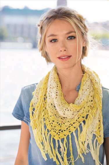 Luftiges Häkeltuch mit Fransen