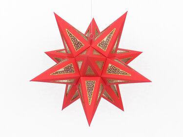 Roter Papierstern mit goldenen Dreiecksmustern und Aufhängung