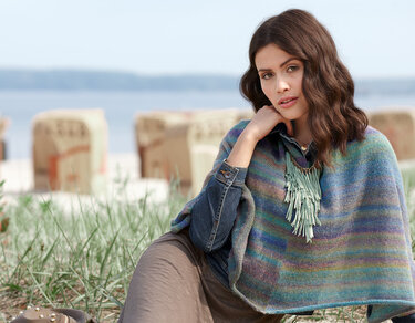 Strickponcho Monnia