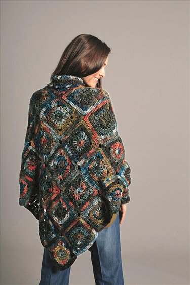 Geh&auml;kelter Poncho aus Granny-Squares