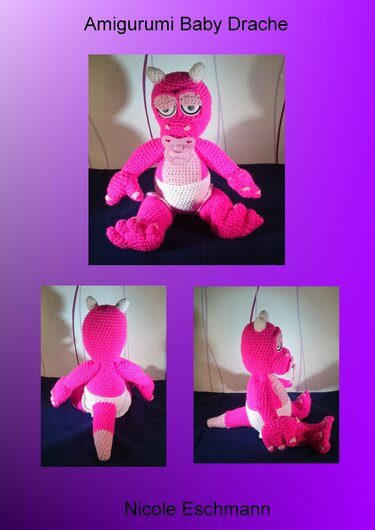 Pink gehäkelter Amigurumi-Babydrache mit Schnuller und weißer Windel, drei Ansichten: vorne, hinten, seitlich.