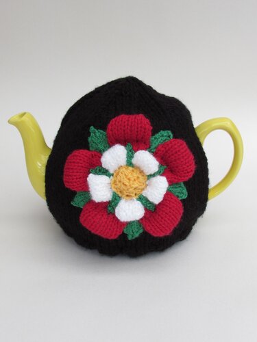 Tudor Rose Tea Cosy - Knitting