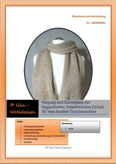 Beige-brauner, gerippter Patentschal auf einer Schneiderpuppe