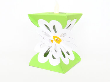 Gedrehter Teelichthalter mit Margeriten – Bastelvorlagen und Anleitung - Basteln