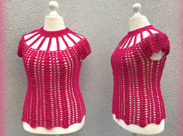 Gehäkeltes Damen-Top in Fuchsia mit dekorativem Rundhalsausschnitt, Vorder- und Seitenansichten an einer Schaufensterpuppe.