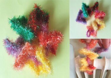 Bunte, flauschige gehäkelte Stücke aus Effektgarn auf hellem Untergrund
