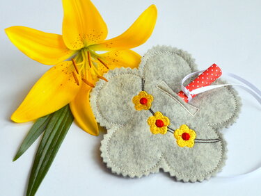 ITH Stickdatei Geschenkanhänger Blume 13x13cm - Sticken