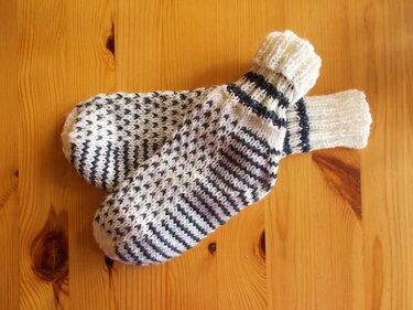 Mustermix-Socken mit der einfachen mowi-Ferse für Kinder - Stricken