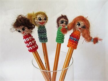 Häkelanleitung Stifte-Topper Lehrerin und Schulkinder