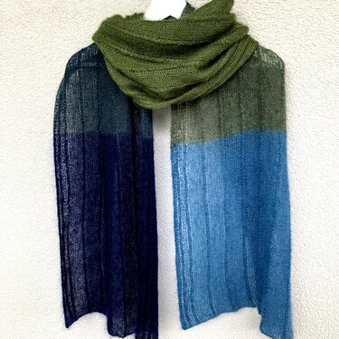 Mohairschal mit Zopfmuster und I-Cord Rand - Stricken