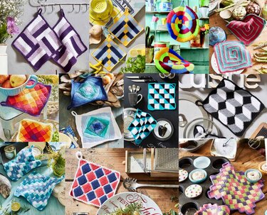 Mehrere bunte, geometrische Topflappen, tunesisch gehäkelt, mit Schachbrett-, Quadrat- und Spiralmustern